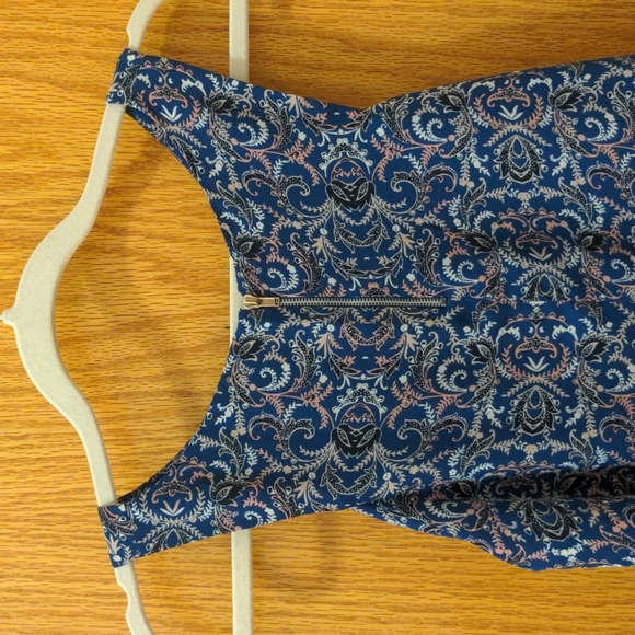 Patterned Tank Top - Picture 2 of 3
